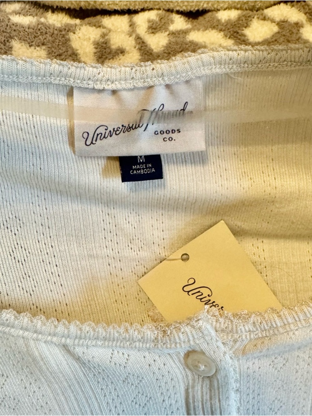 NWT Universal Thread Cream Ribbed Button-Front Women's Top Size M - Picture 4 of 7